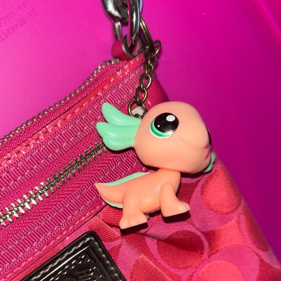 Littlest Pet Shop G7 Series 3 axolotl keychain - Picture 3 of 4